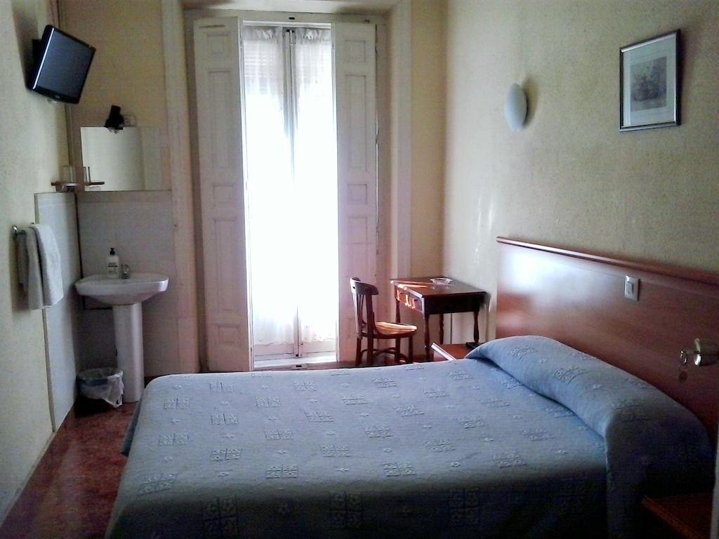 Hostal Alonso Madrid Rom bilde